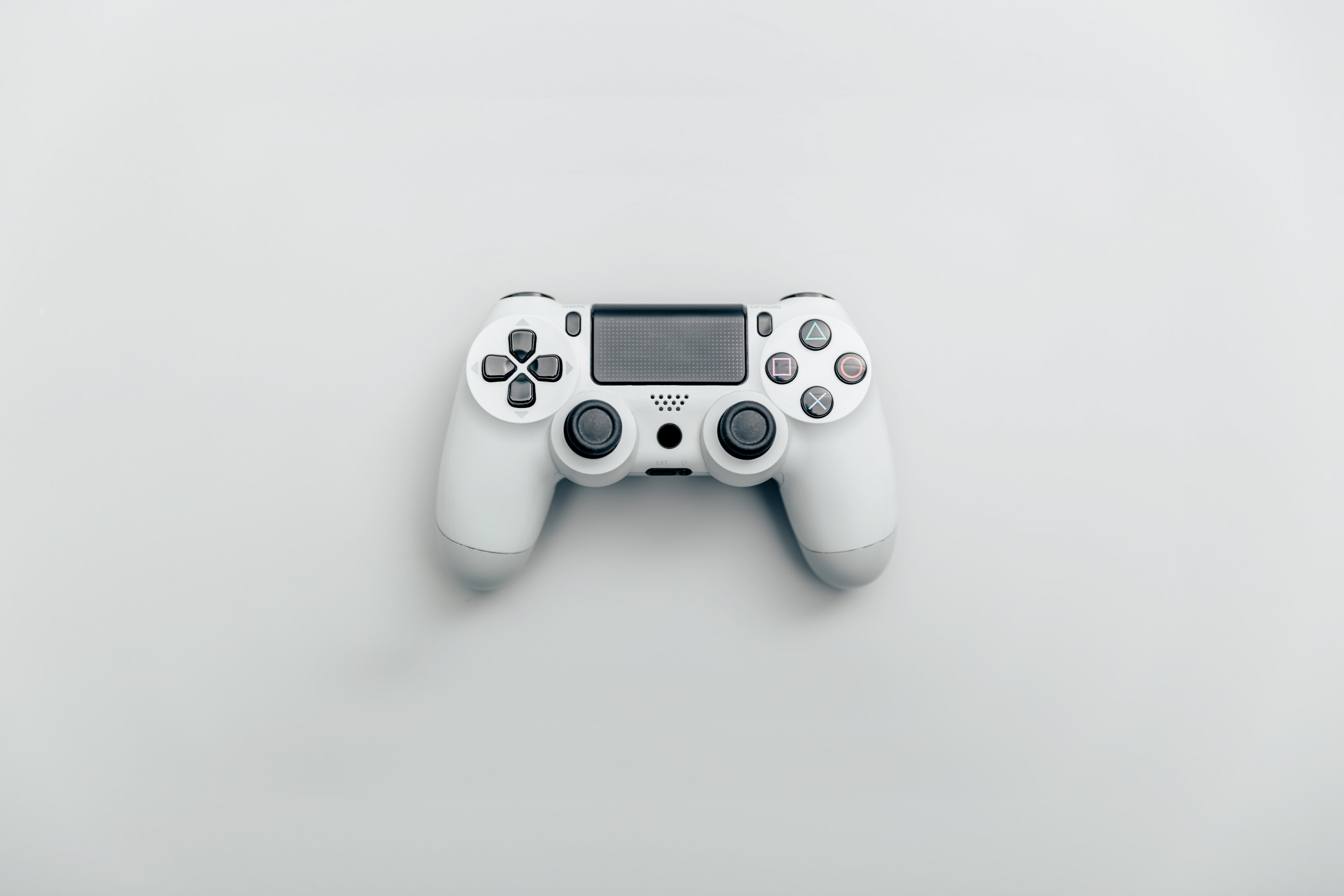 Load video: Watch how adjustable back buttons &amp; 8K low-latency board improve your gaming performance.